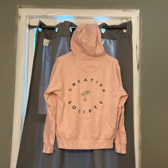 A sweatshirt in the size small in the color Salmon - Picture 2 of 4